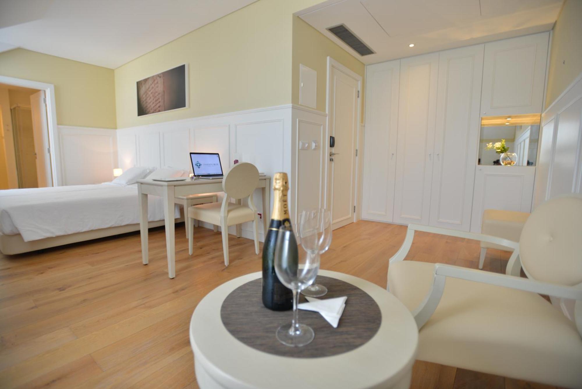 Charming Blue Hotel Vila do Porto Phòng bức ảnh